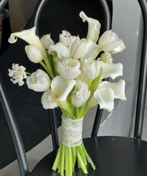 bó hoa cưới cầm tay